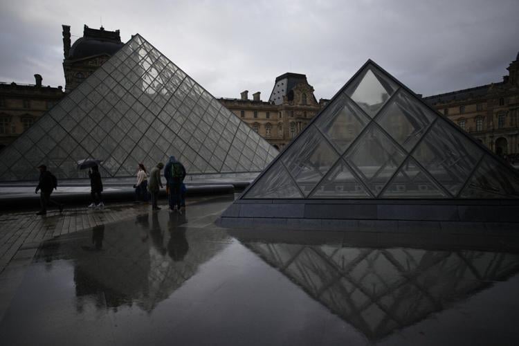 Ex-thief says he warned Louvre of security weaknesses around crown jewels