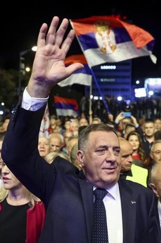 Bosnia: Thousands protest recount of vote in Serb-run region