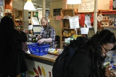 Grocery co-ops an alternative to corporate grocers amid anger, mistrust: experts