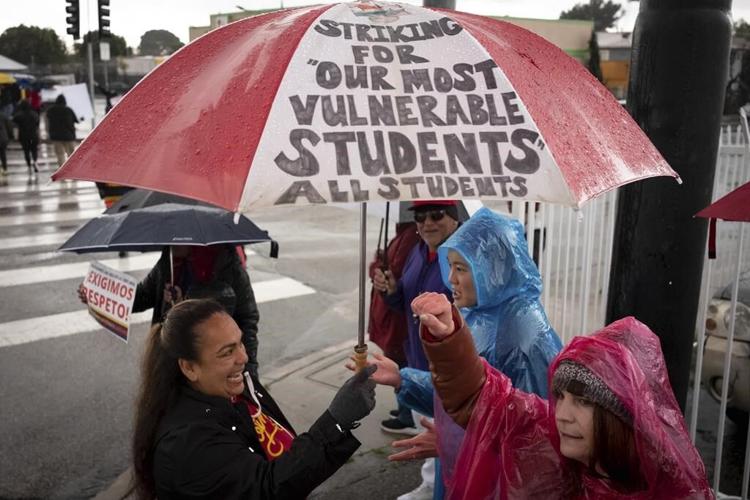 Los Angeles schools, union leaders reach contract deal
