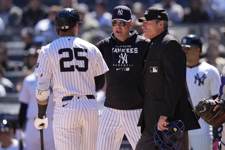 Longtime umpire Ángel Hernández retires immediately