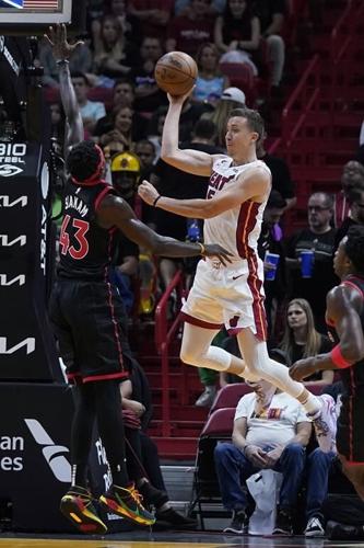 Raptors clamp down on Miami, top Heat 98-90 for split