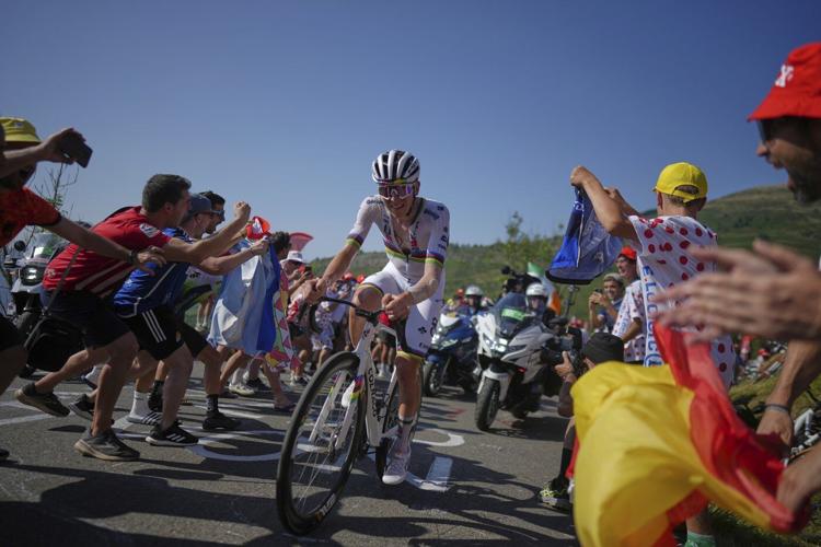 Pogačar powers to big Pyrenees win to reclaim Tour de France yellow jersey