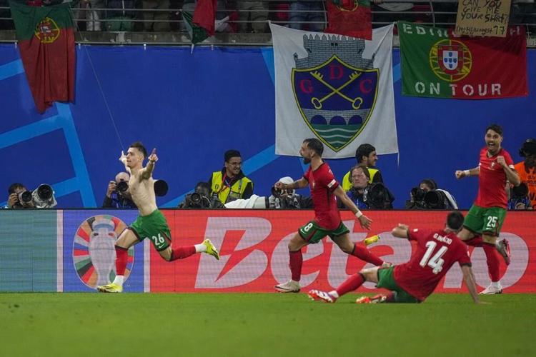 Conceição scores in stoppage time to get Portugal off to winning start at Euro 2024