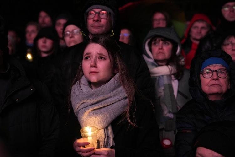 Germans mourn the 5 killed and 200 injured in the apparent attack on a Christmas market