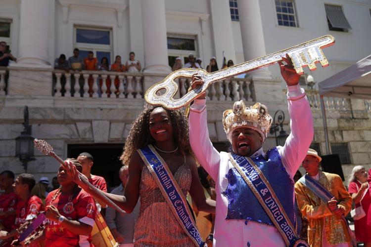 Rio's Carnival kicks off as mayor gives key to the city to King Momo