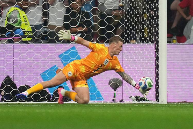 England hands Mexico its first World Cup loss at Estadio Azteca, winning 3-2 to reach quarterfinals
