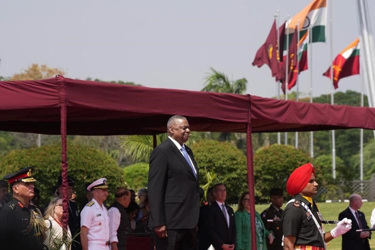 US defense secretary discusses upgrading ties with India to counter China