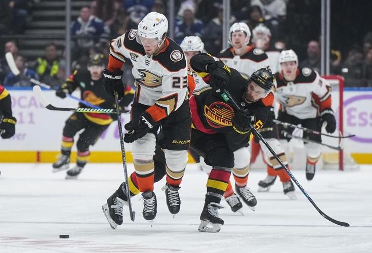 Pettersson scores winner, Boeser scores twice as Canucks beat Ducks 3-1