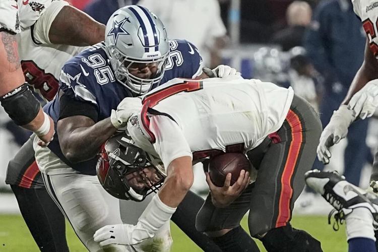 Prescott outshines Brady, Cowboys dominate Buccaneers 31-14