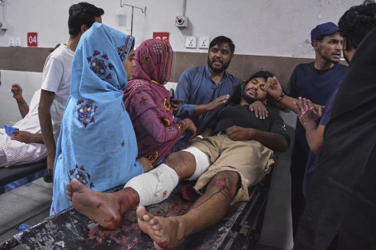 A suicide bombing near a political rally in southwestern Pakistan kills 13 and wounds 30