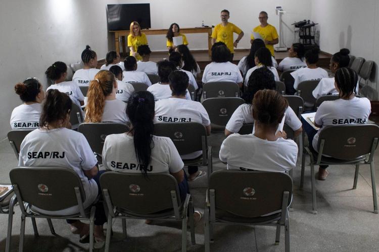 Brazilian inmates find relief and reduce sentences through reading