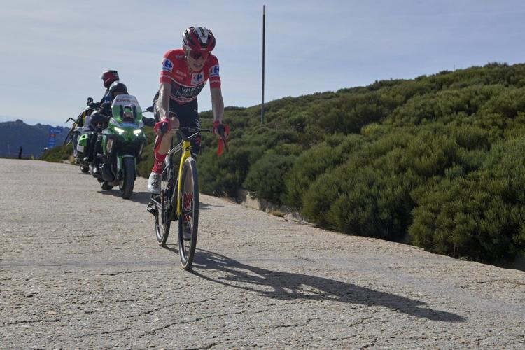 More than 1,500 police on hand for final stage of Spanish Vuelta amid pro-Palestinian protests