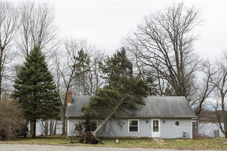Forecasters warn of deadly floods and strong tornadoes in parts of the Midwest and South