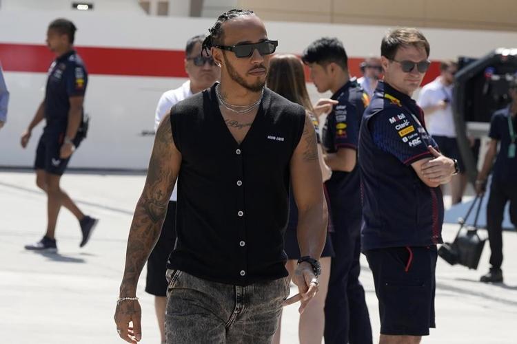Hamilton cleared to race in Bahrain after jewelry inspected
