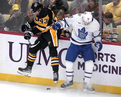 Karlsson scores late in 2nd period, Penguins defeat Maple Leafs 3-2