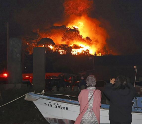Fire burning in southwestern Japan damages 170 homes and forces evacuations