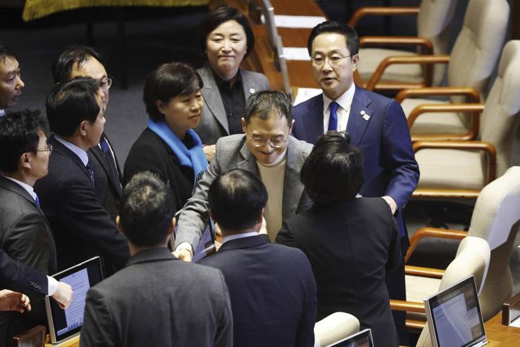 South Korean prosecutors detain ex-defense chief over martial law imposition, reports say