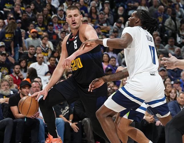 Jamal Murray tosses heat pack, Michael Malone screams at officials as Nuggets frustrated in Game 2