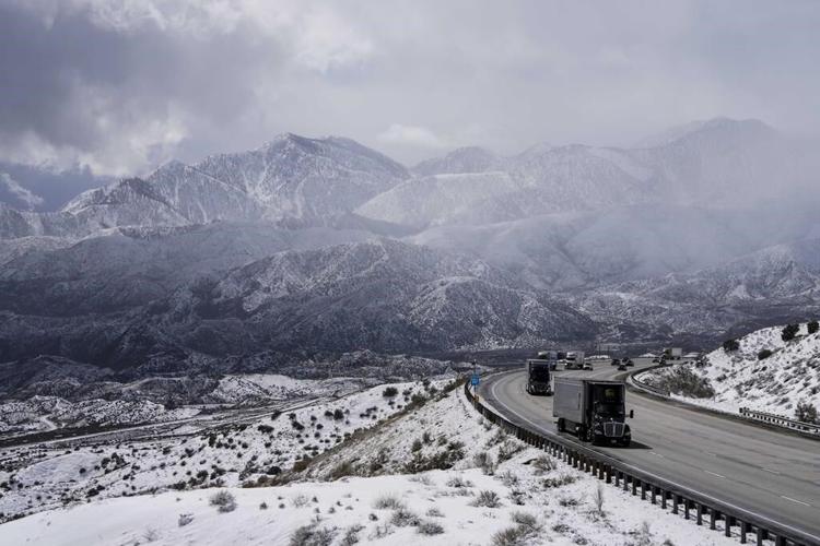 California's snow-stranded residents need food, plows, help