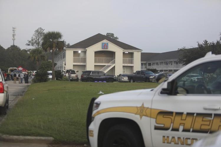 Police: 2 officers slain in Mississippi; shooter also dead