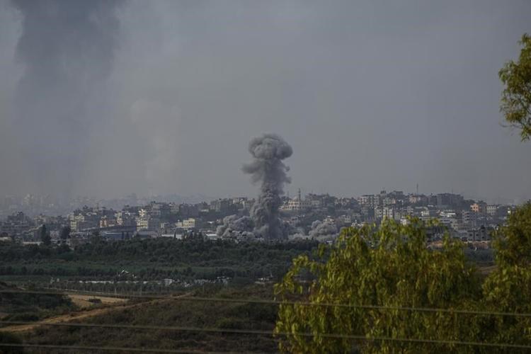 Battles force Palestinians out of hospitals in Gaza, leaving patients, babies and medics stranded