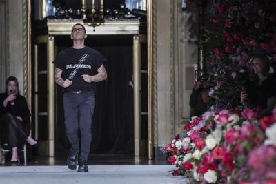 NY Fashion Week: Siriano channels Audrey Hepburn in a garden