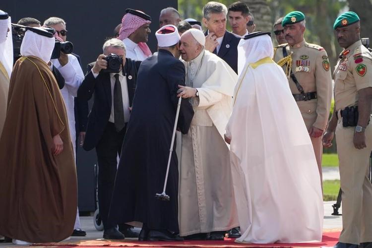 Pope blasts 'childlike' wars at Bahrain interfaith summit
