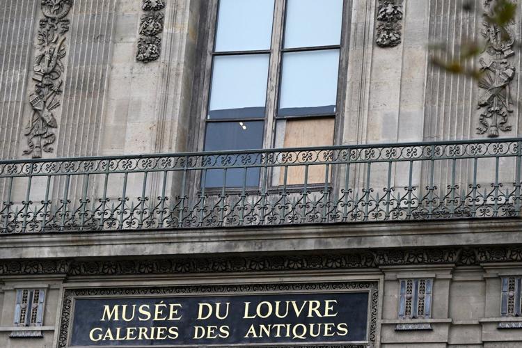 Louvre remains closed one day after jewel heist