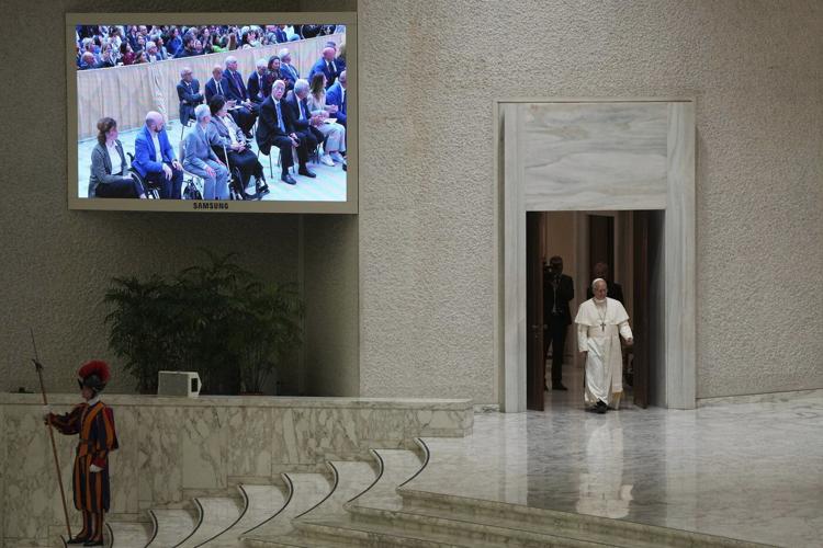 Pope Leo XIV urges release of imprisoned journalists, affirms gift of free speech and press