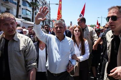 Tens of thousands march in support of Turkey's deposed opposition leader