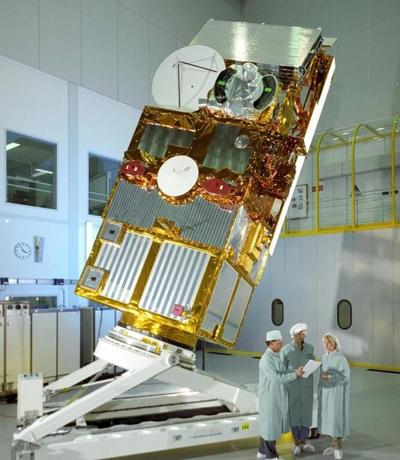 Old European satellite plunges harmlessly through the atmosphere over the Pacific