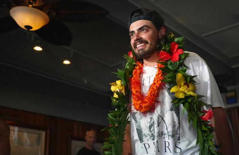 An Oregon man who quit his job to set sail with his cat arrives to cheering fans in Hawaii