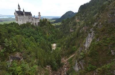 American man indicted on murder charges over an attack on 2 US tourists near a German castle