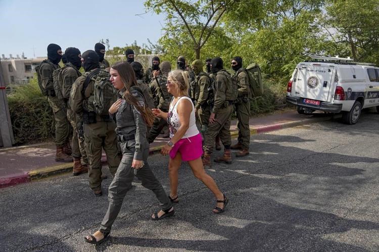 Palestinian opens fire in West Bank settlement, wounding 6 people before being killed