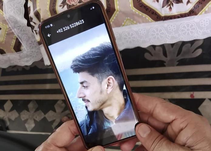 Pakistan widens search for human traffickers after a boat carrying hundreds sank off Greece's coast