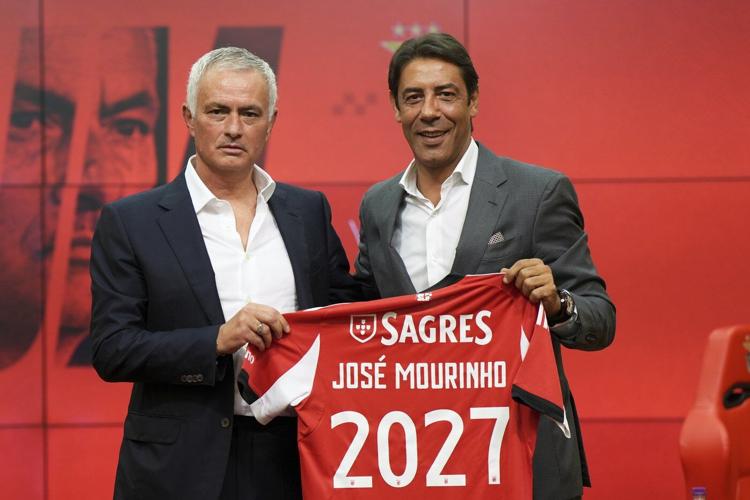 Mourinho enjoys return to Portugal as Benfica wins in his first game