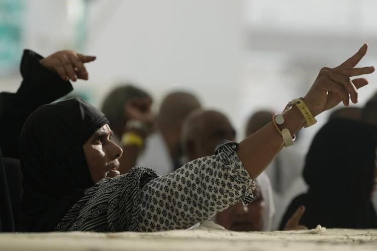 Muslims at Hajj pilgrimage brave intense heat to cast stones at pillars representing the devil