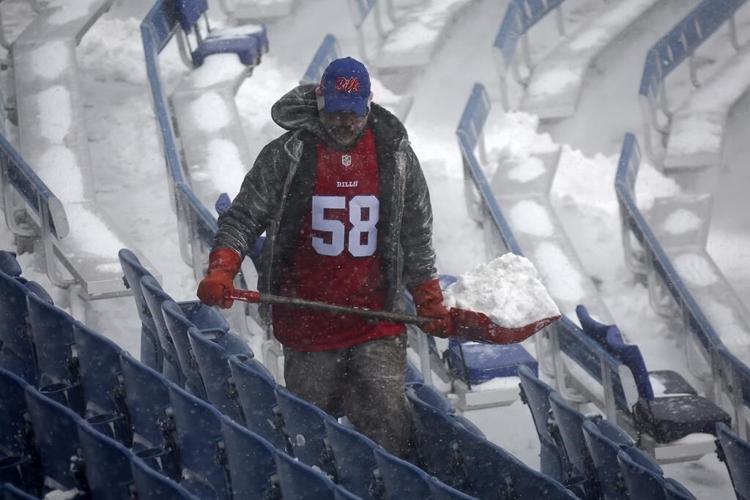 Mother Nature proves no match for Bills fans attending Buffalo's playoff game vs. Steelers