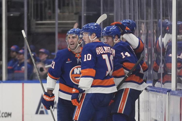 Horvat's overtime goal and Sorokin's 38 saves and 2 assists lift Islanders to 4-3 win over Canadiens