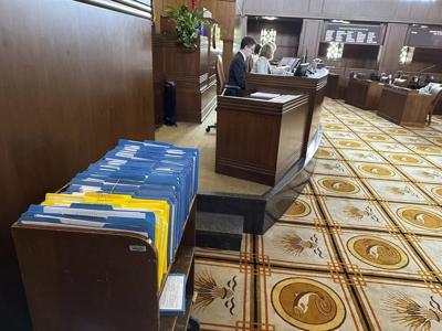 As Oregon Senate GOP boycott hits 'crucial point,' governor begins talks