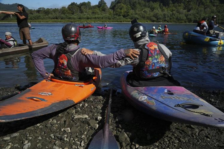 Native American teens kayak major US river to celebrate removal of dams and return of salmon