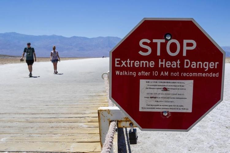 La Vallée de la Mort attire les touristes malgré la canicule