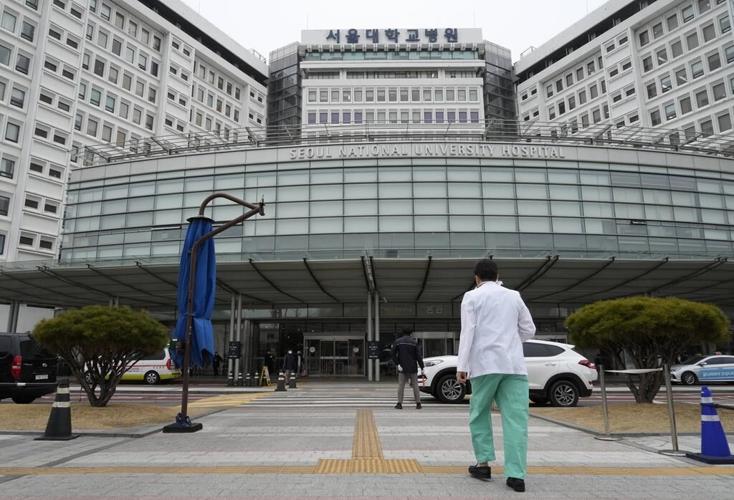 South Korea has given doctors till tonight to end a strike, or face prosecution