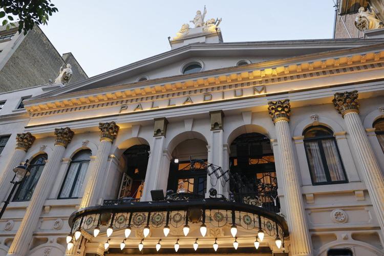 Rachel Zegler serenades the crowd for free in a new London production of 'Evita'