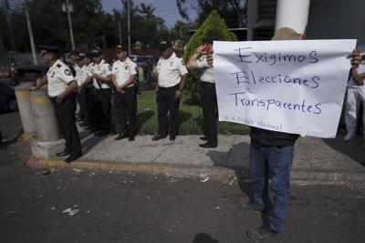 Guatemalans protest ban on leftist presidential candidate