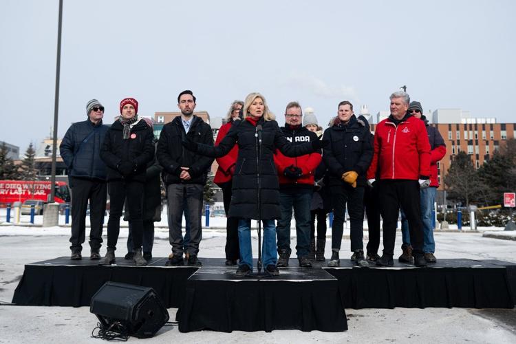 Crombie accuses Ford of leaving Ontario in limbo amid trade war, supports LCBO move