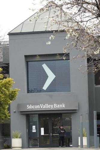 Silicon Valley Bank seized by FDIC as depositors pull cash