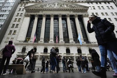 S&P/TSX composite edges lower in late-morning trading, U.S. stocks mixed