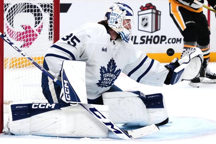 Ekman-Larsson extends point streak as the Maple Leafs rout the Penguins 7-2